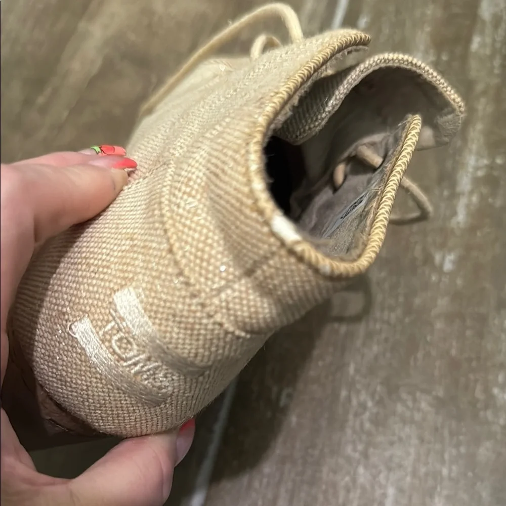Toms Cream Wedge Shoes with Classic Design 8.5 NWOT